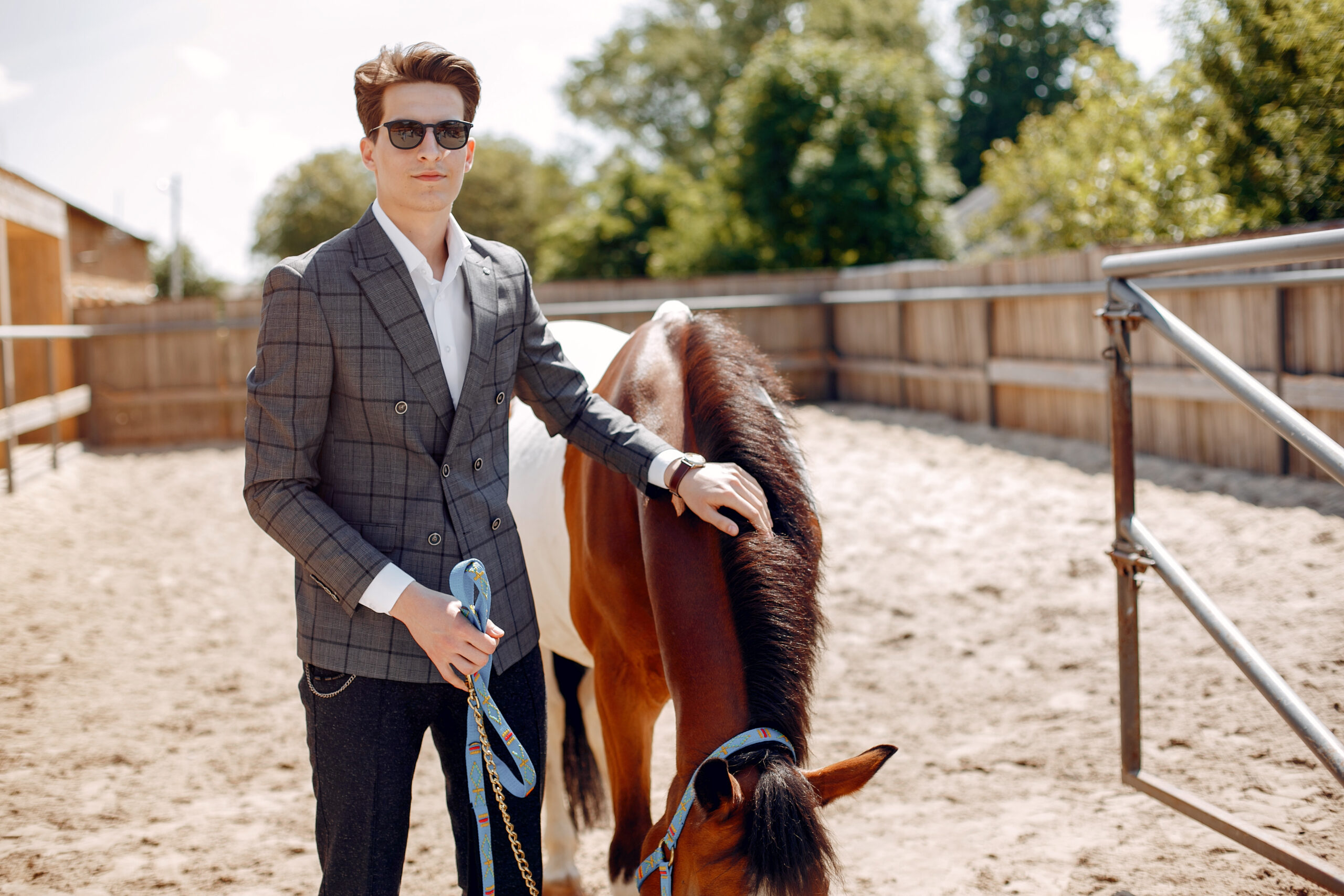 A busca por um suplemento que realmente proporcionasse ganho de massa muscular nos nossos cavalos de corrida finalmente terminou com Hemo Red Power. Os resultados foram extraordinários, e agora nossos cavalos competem grande desenvoltura e uma notável explosão muscular." - Rodrigo Mendes, Treinador de Cavalos de Corrida.